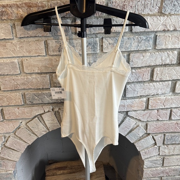 American Eagle Outfitters White Lace Bodysuit - Picture 3 of 4